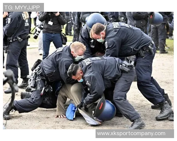 德国球迷组织警告加强球场安全措施可能引发更大规模抗议活动